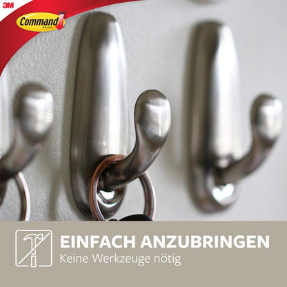 Trois crochets en métal Command™ "classique" de 3M Deutschland GmbH sont montés sur un mur, l'un tient des clés. L'image montre "Facile à appliquer, aucun outil nécessaire" avec le logo 3M dans le coin.