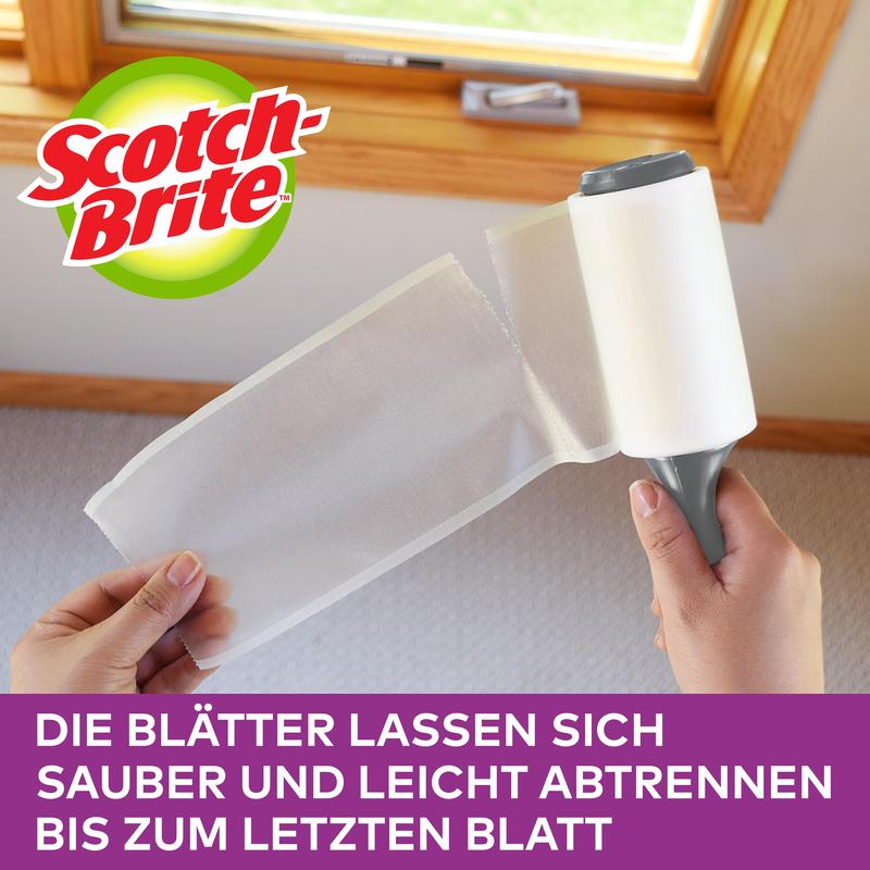 Une personne retire une feuille usagée d'un Mini-rouleau anti-peluches Scotch-Brite™ Everyday Clean (30 feuilles, poignée colorée, 1/paquet) de 3M Deutschland GmbH. Le texte allemand explique à quel point il est facile de retirer les peluches et de détacher chaque feuille jusqu'à la dernière.