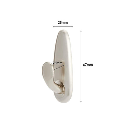 Le crochet en métal Command™ "classique" de 3M Deutschland GmbH est illustré avec une surface brossée. Il mesure 67 mm de haut, 25 mm de large et dépasse de 25 mm de la base, ces dimensions étant mises en évidence par des annotations.