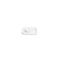 Une petite assiette blanche et ronde posée sur une plus grande, carrée – impeccable et bien rangée, à l'image du retrait hygiénique d'un couvercle blanc angulaire de 5 L de la société Dr. Schumacher GmbH, vendu à l'unité.