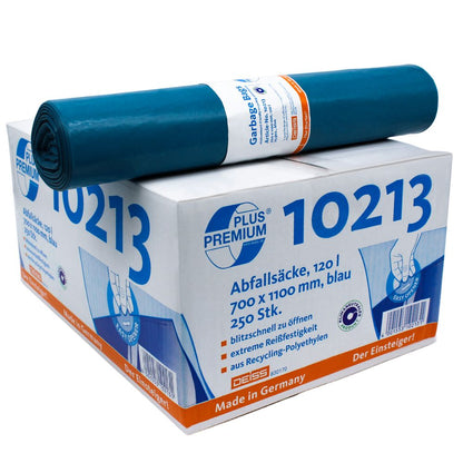 In einem Karton mit der Aufschrift „DEISS Premium Plus® Typ-60 Abfallsäcke 10213“ und deutscher Spezifikation befinden sich klimaneutrale blaue Abfallsäcke aus Recyclingmaterial. Oben ist eine Rolle der Säcke abgebildet. Die Säcke haben ein Fassungsvermögen von 120 Litern, im Karton sind 250 Stück enthalten. Hergestellt von EMIL DEISS KG (GmbH + Co.) in Deutschland.